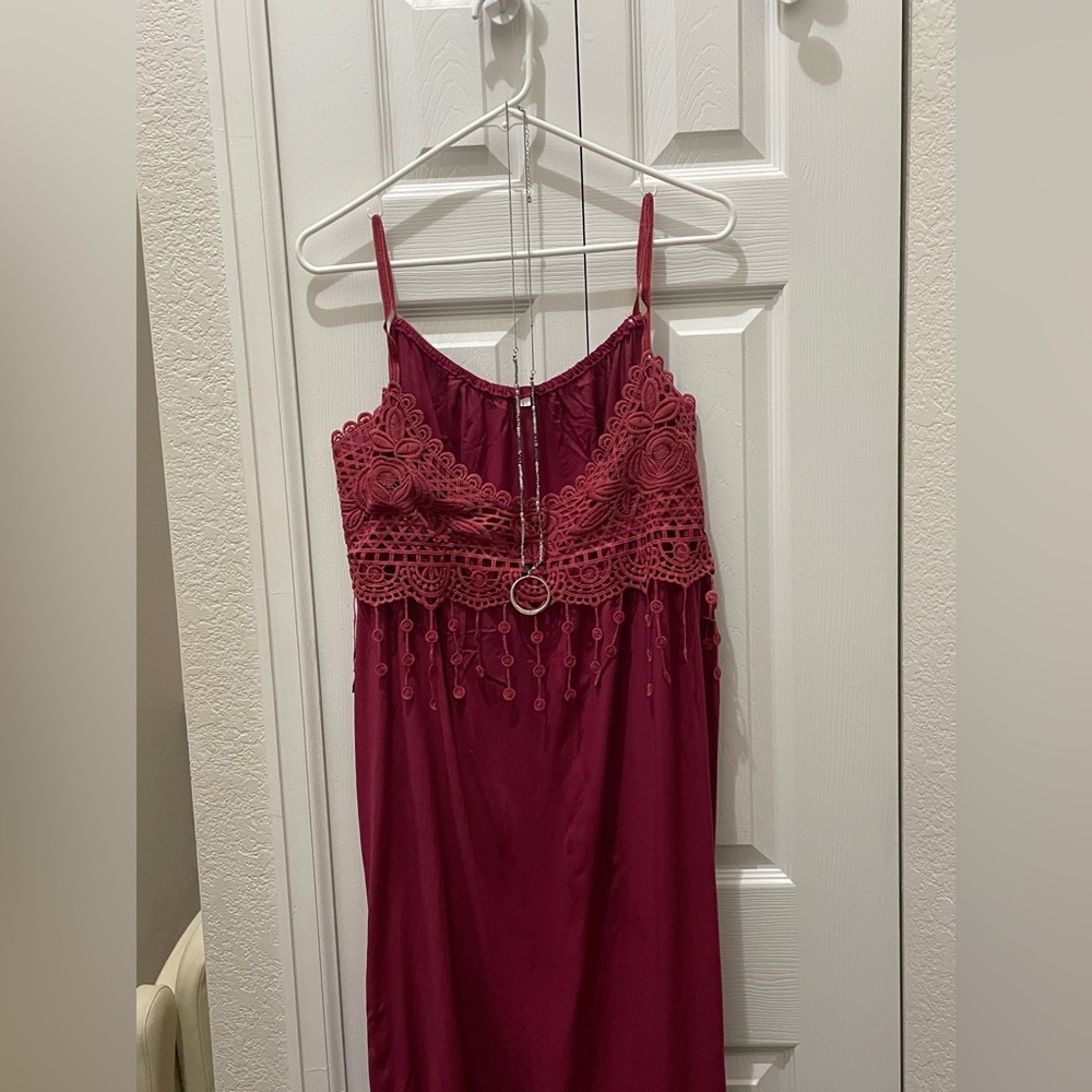 🦋Elegant Burgundy midi Dress ~ crochet design in front, ruffled on the bottom. - Picture 9 of 9